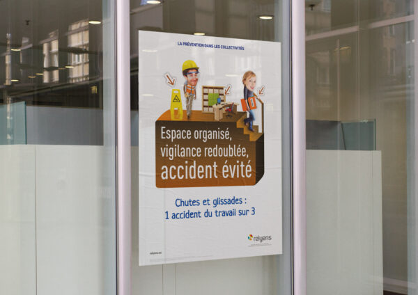 Illustration de l'affiche sur l'importance d'avoir un espace organisé pour éviter les accidents