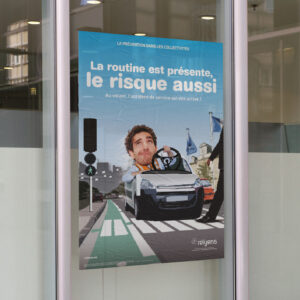 Illustration de l'affiche sur les risques d'accident de service quand la routine est présente