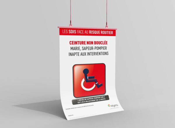 Illustration de l'affiche sur les risques routiers dans les SDIS et l'importance de boucler sa ceinture